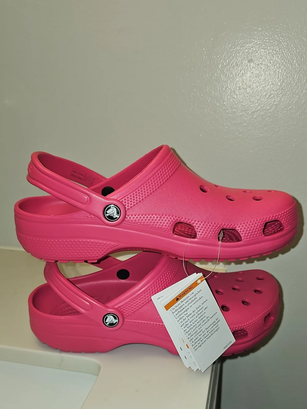 Crocs Classic Unisex Clogs In Dragonfruit. NIB. UNISEX.